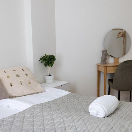 2Ndhomes City Center 2Br Apartment By The Finnish National Theatre With Balcony And Park View Helsinki Buitenkant foto